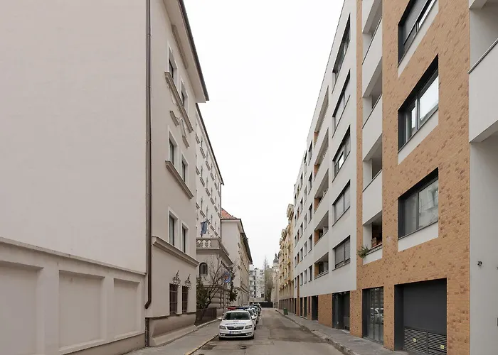 Lumiere Hideaway - Free Parking Apartment *